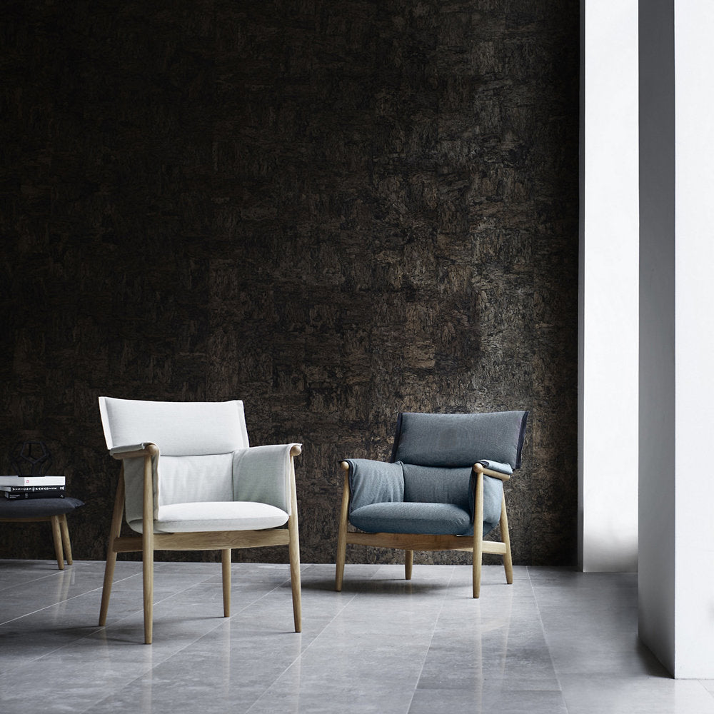 E015 Embrace Lounge Chair